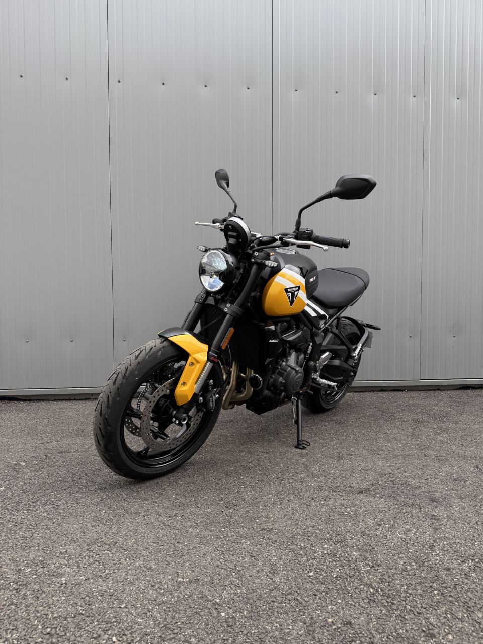 TRIUMPH TRIDENT 660 4