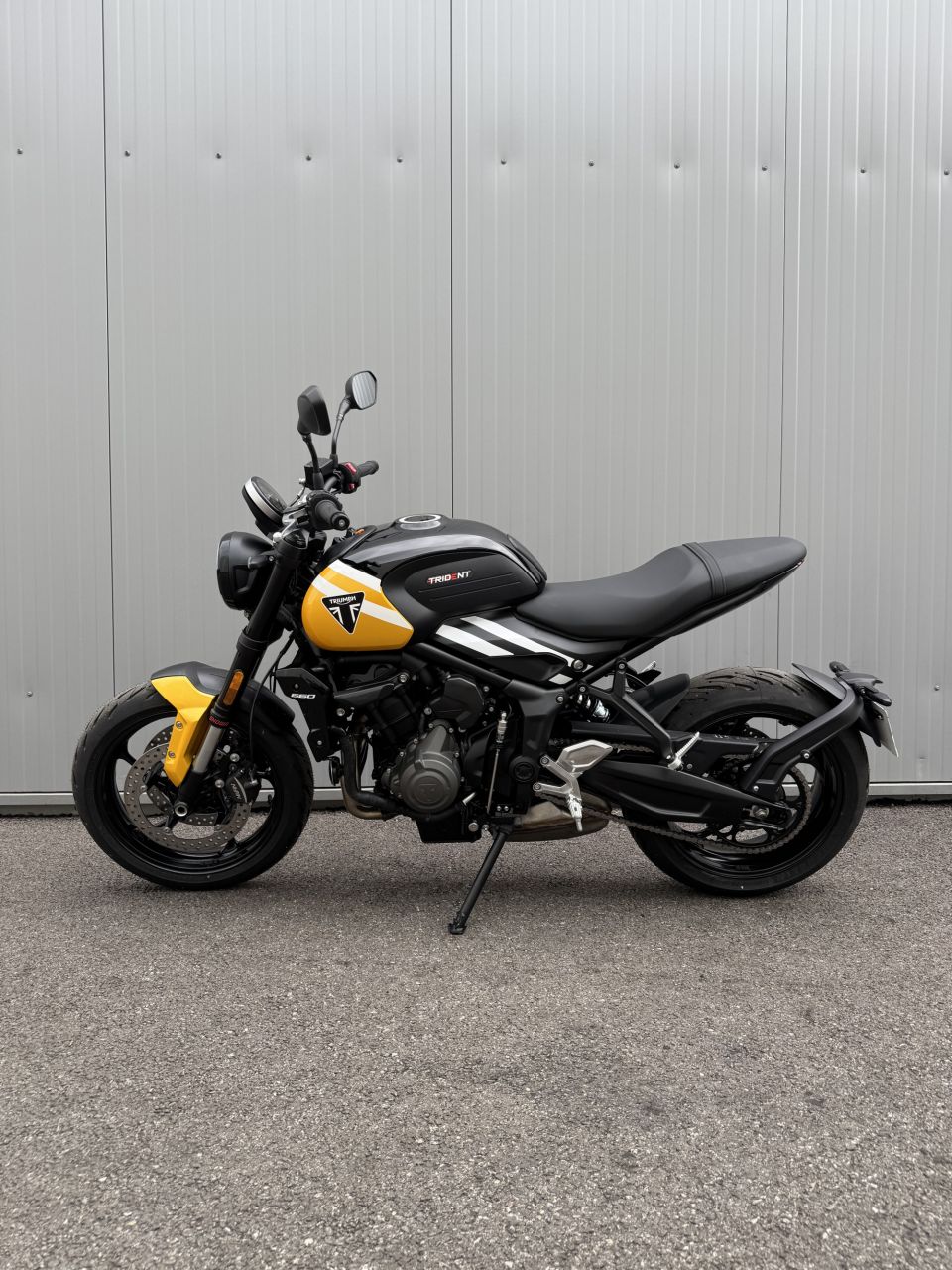 TRIUMPH TRIDENT 660 4