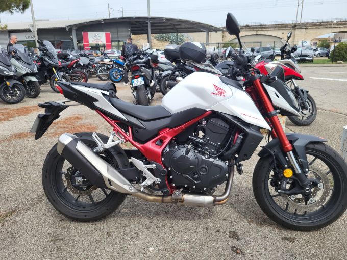 HONDA CB 750 HORNET 4