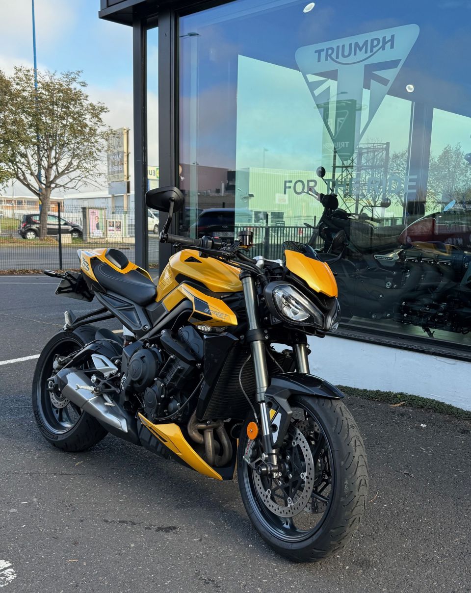 TRIUMPH STREET TRIPLE RS 4