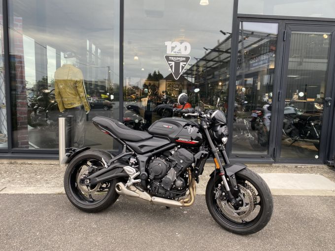 TRIUMPH TRIDENT 660 4