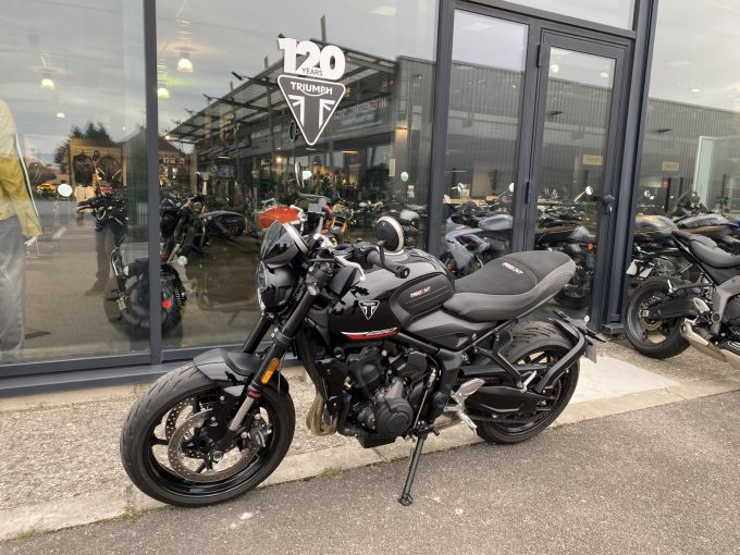 TRIUMPH TRIDENT 660 4