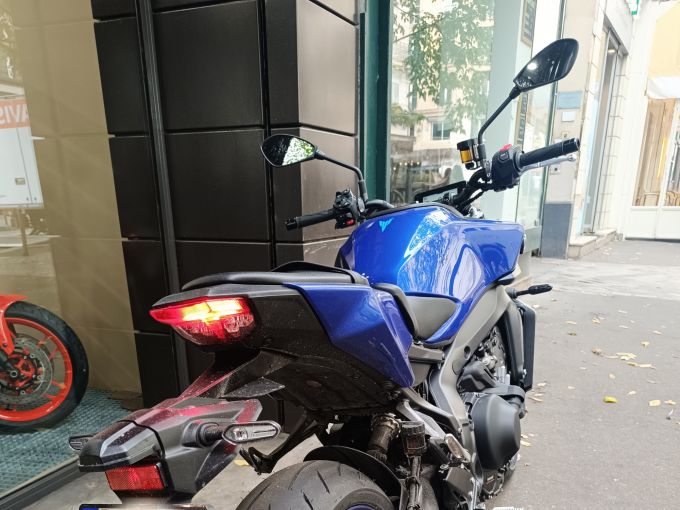 YAMAHA MT-09 4