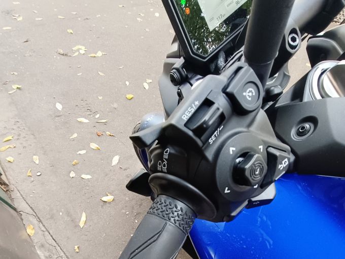 YAMAHA MT-09 4