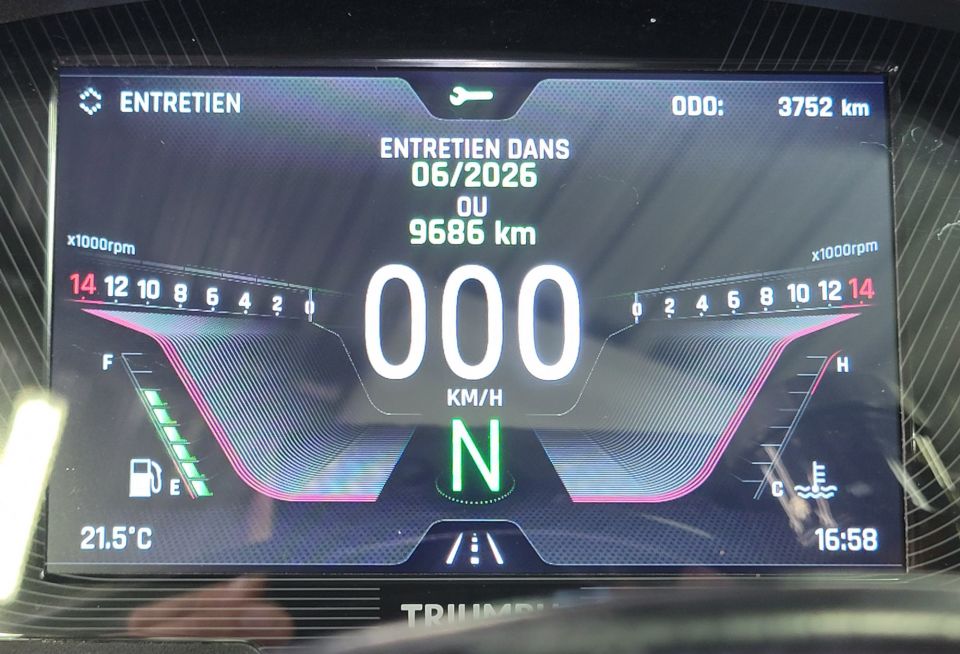 TRIUMPH STREET TRIPLE 765 RS 4