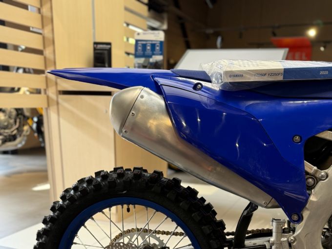 YAMAHA YZ250F 4