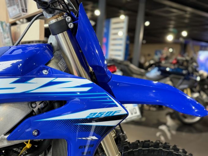 YAMAHA YZ250F 4