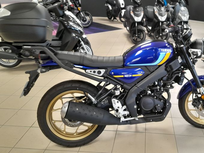 YAMAHA XSR 125 4