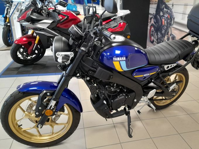 YAMAHA XSR 125 4