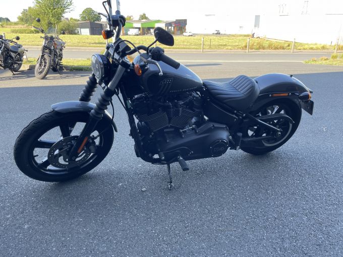 HARLEY-DAVIDSON SOFTAIL STREET BOB 1868 4