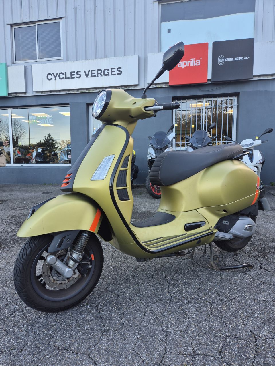 VESPA GTS SUPER SPORT 4