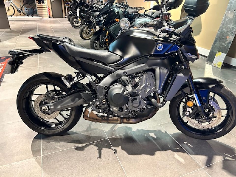 YAMAHA MT-09  Y-AMT 4