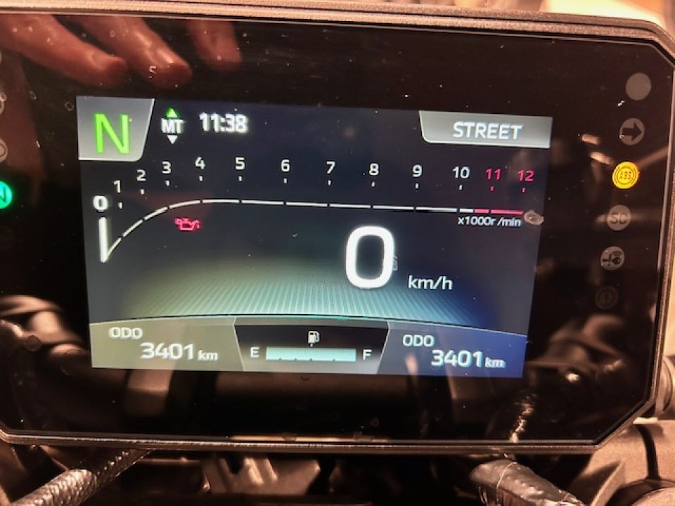 YAMAHA MT-09  Y-AMT 4