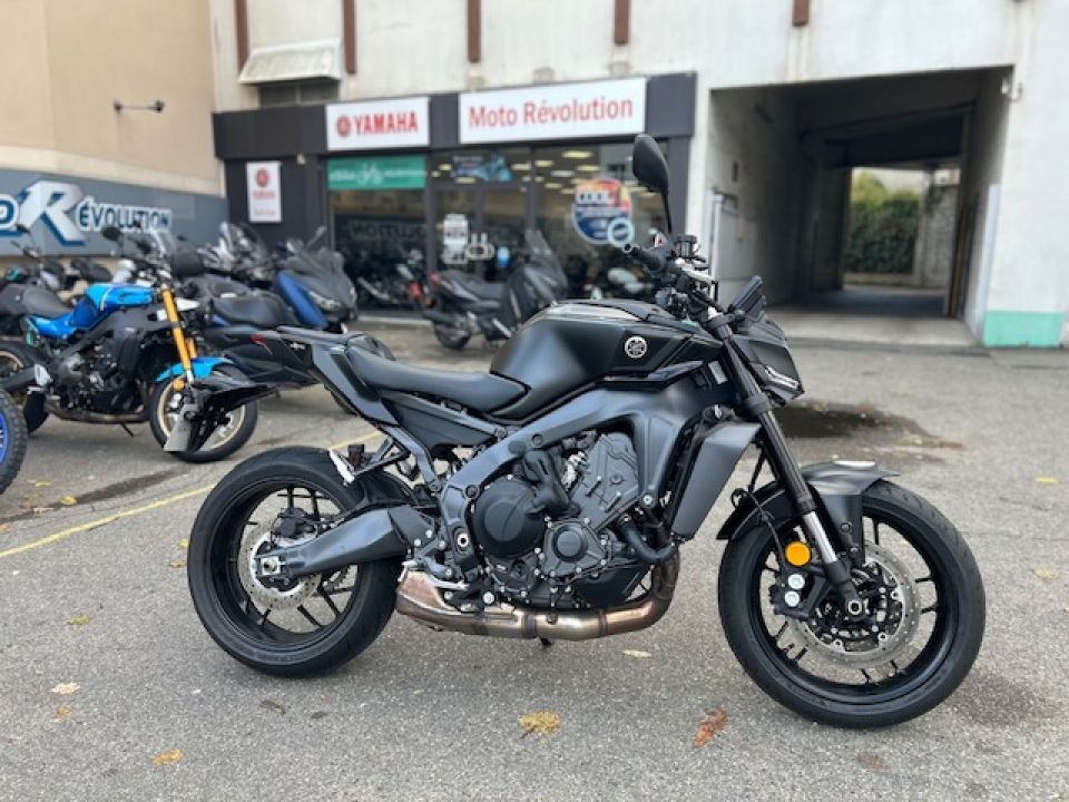 YAMAHA MT-09  Y-AMT 4
