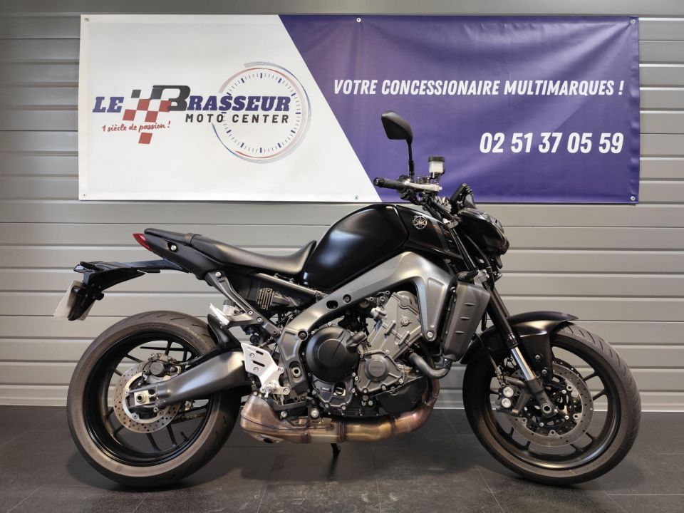 YAMAHA MT-09 4
