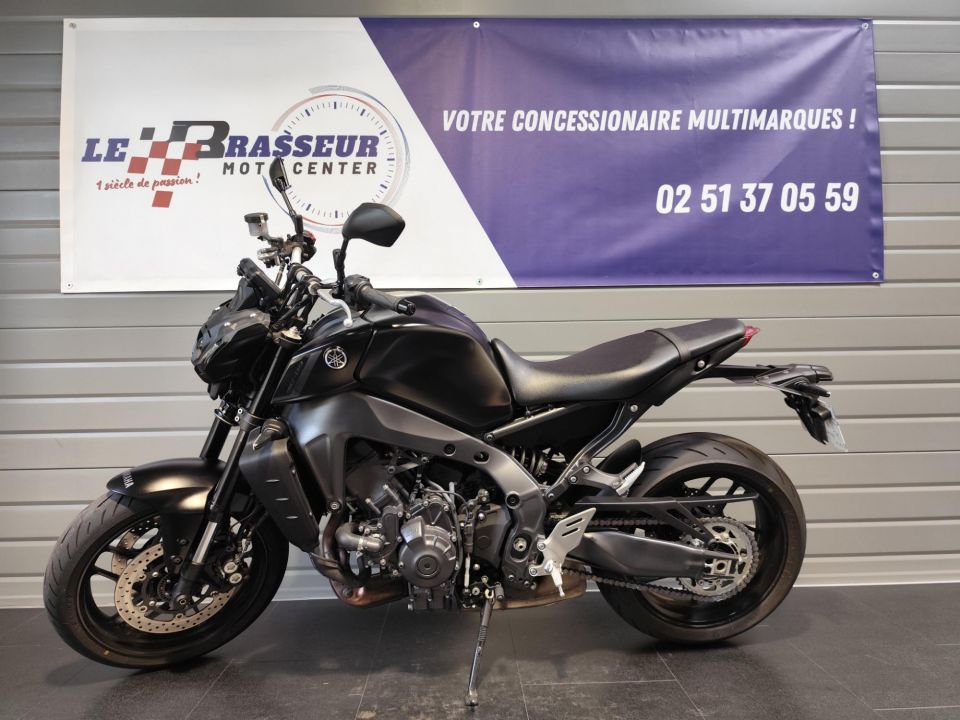 YAMAHA MT-09 4
