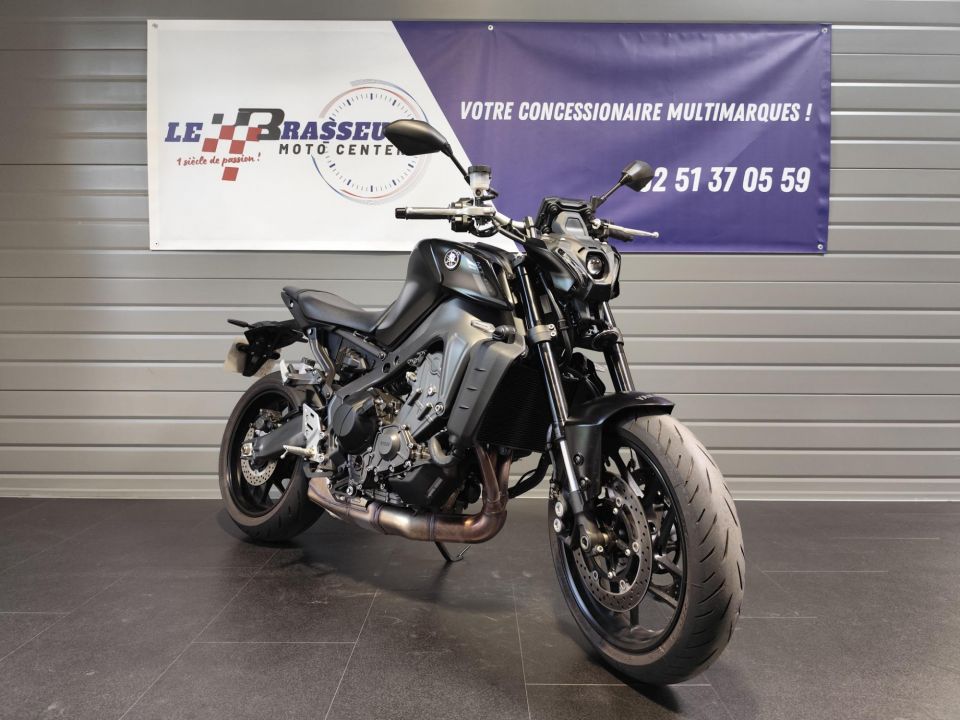 YAMAHA MT-09 4
