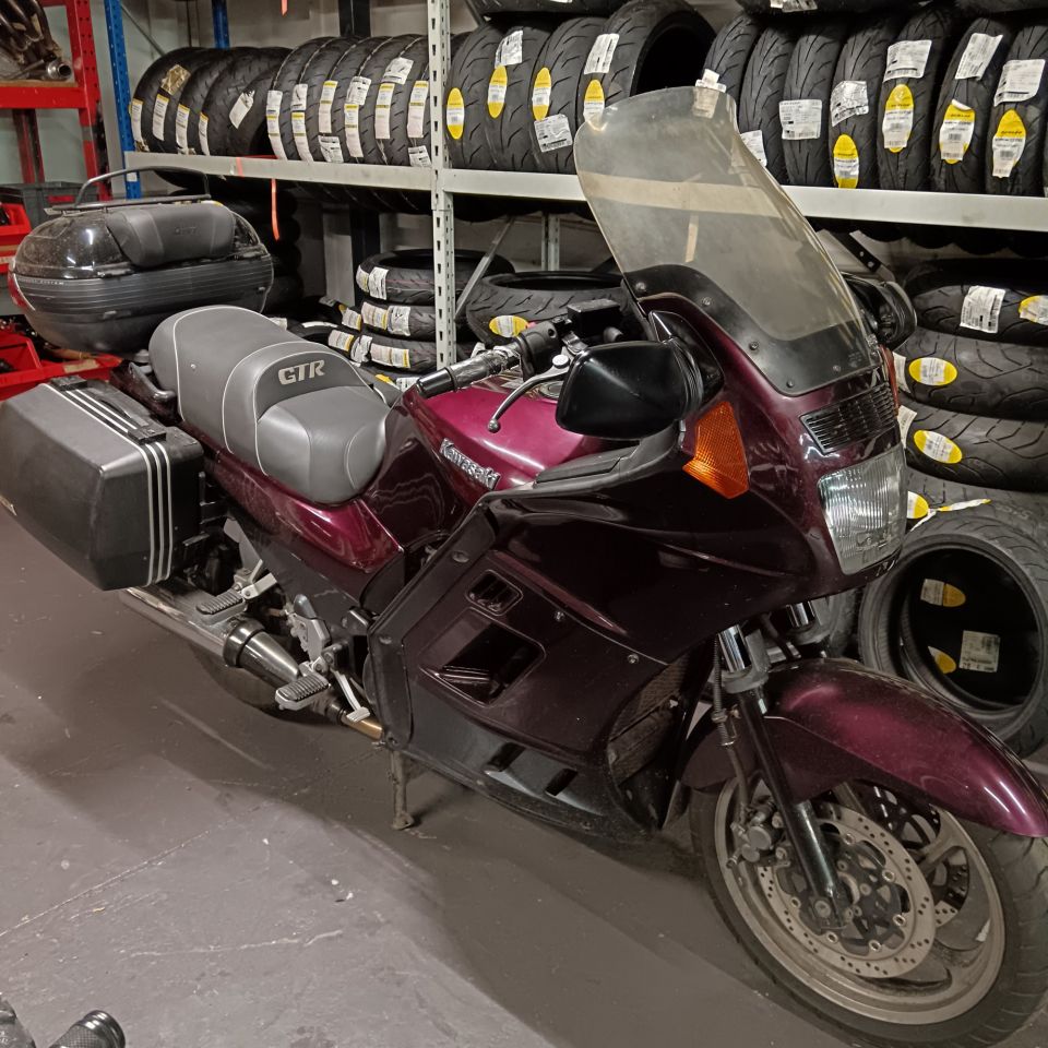KAWASAKI GTR 4