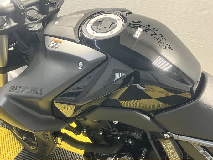 SUZUKI GSX-8S 4