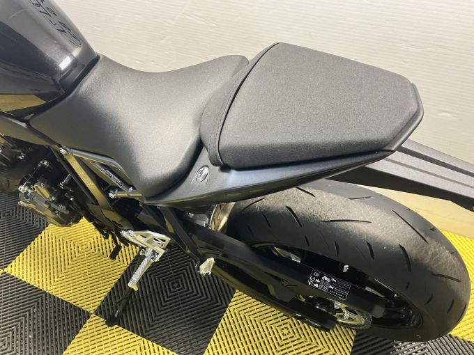 SUZUKI GSX-8S 4