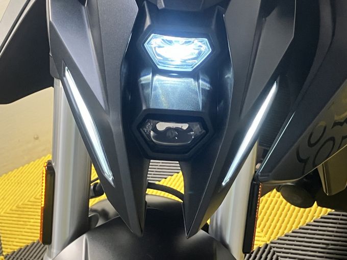 SUZUKI GSX-8S 4
