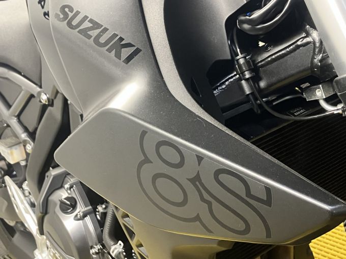 SUZUKI GSX-8S 4