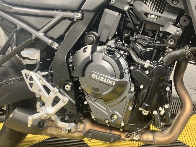 SUZUKI GSX-8S 4