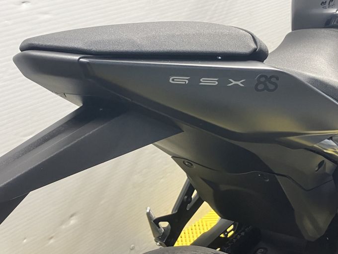 SUZUKI GSX-8S 4