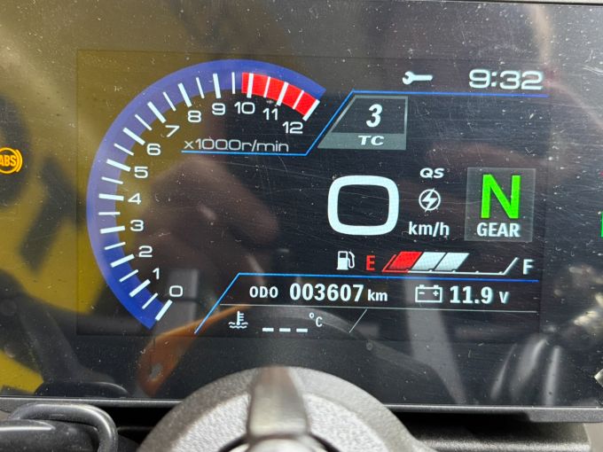 SUZUKI GSX-8S 4