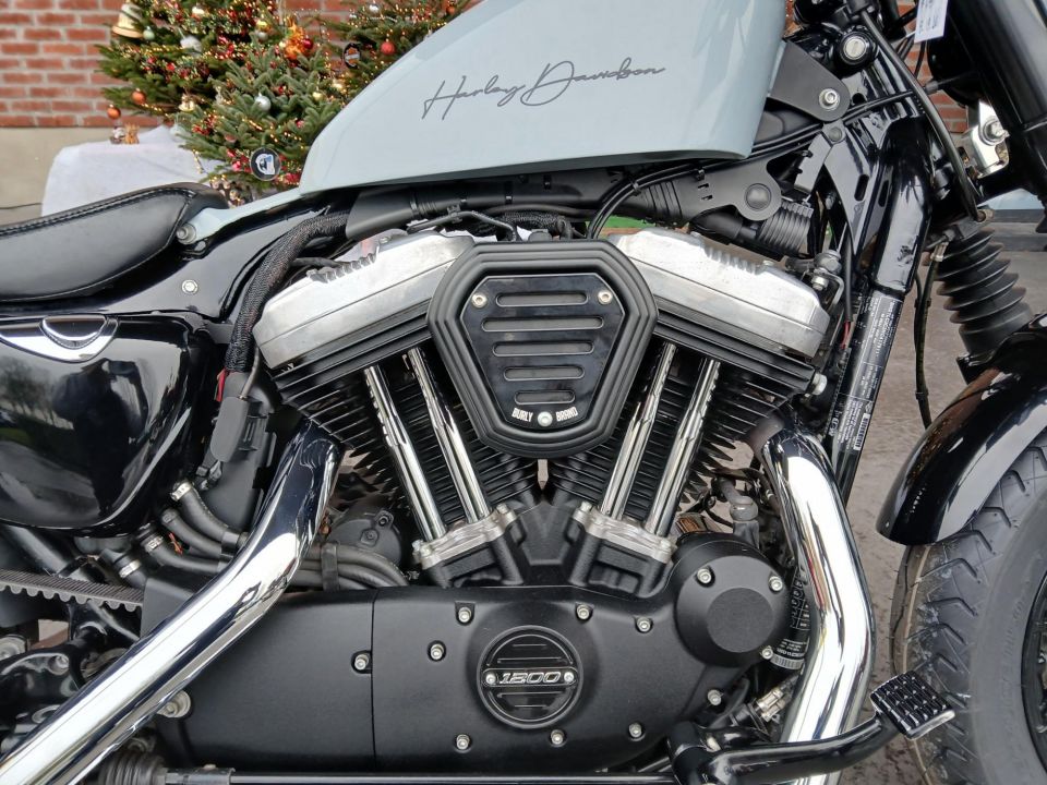 HARLEY-DAVIDSON SPORTSTER FORTY-EIGHT 1200 4