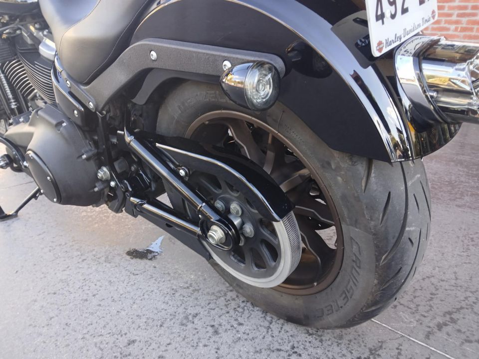 HARLEY-DAVIDSON SOFTAIL LOW RIDER 1870 S 4