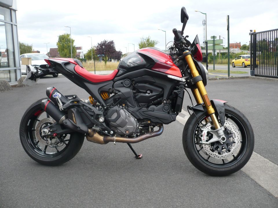 DUCATI MONSTER 937 4