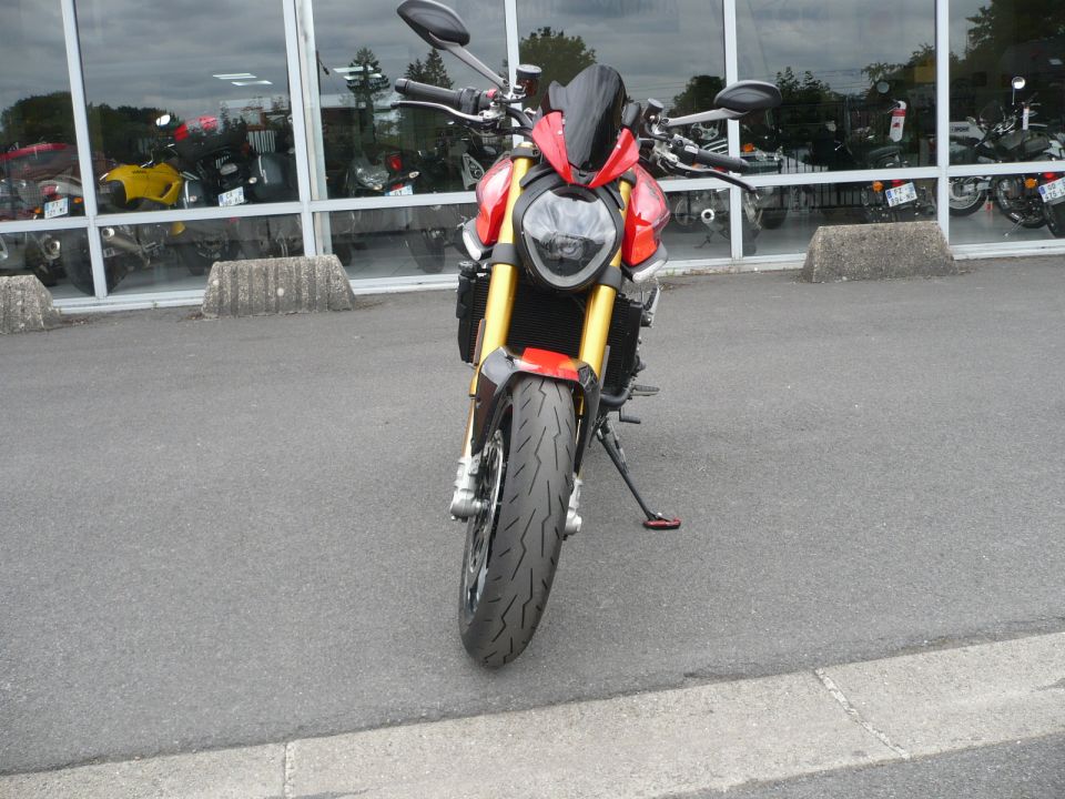 DUCATI MONSTER 937 4