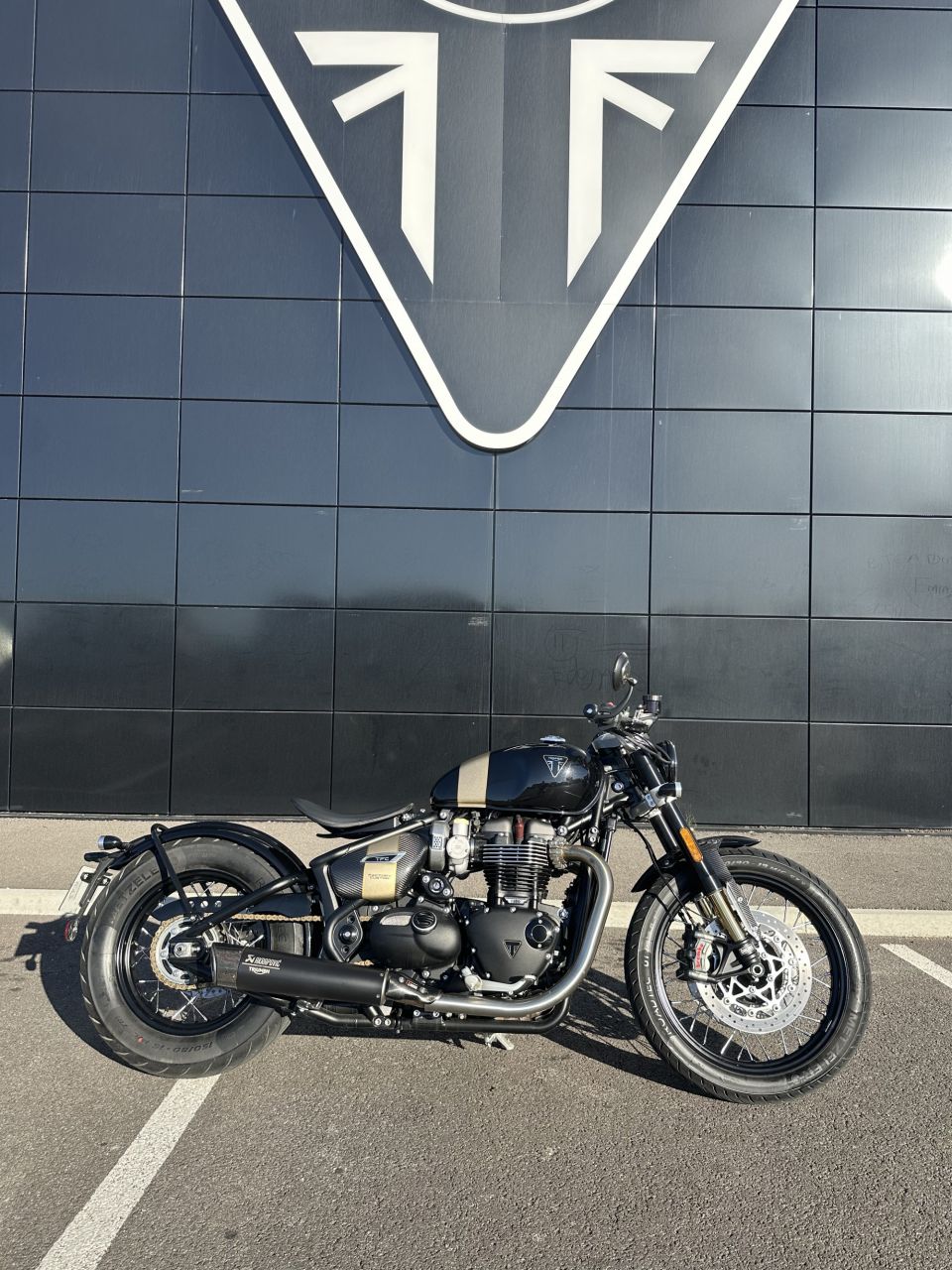 TRIUMPH BONNEVILLE BOBBER TFC 4
