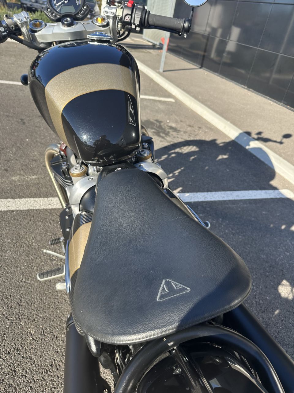 TRIUMPH BONNEVILLE BOBBER TFC 4