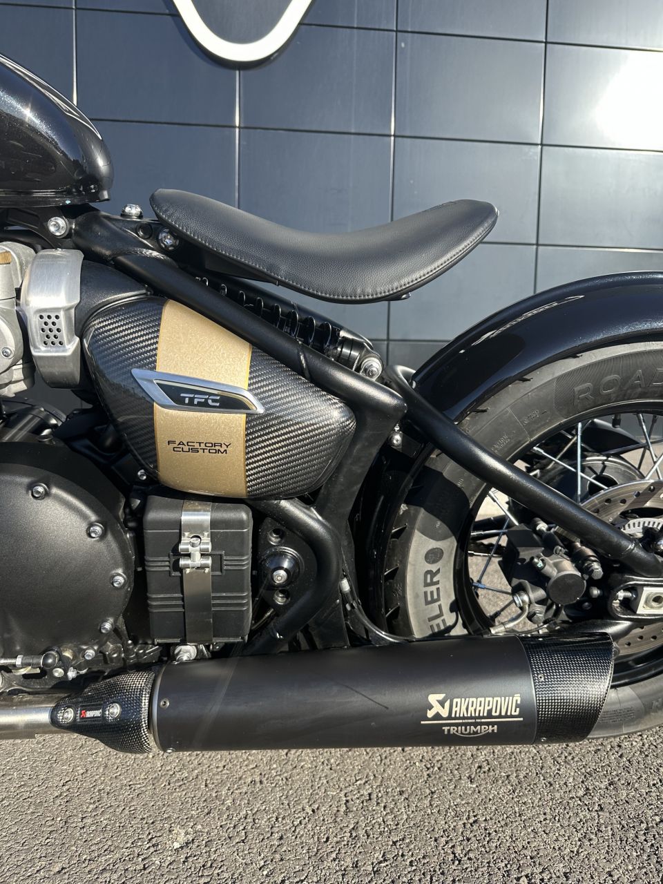 TRIUMPH BONNEVILLE BOBBER TFC 4