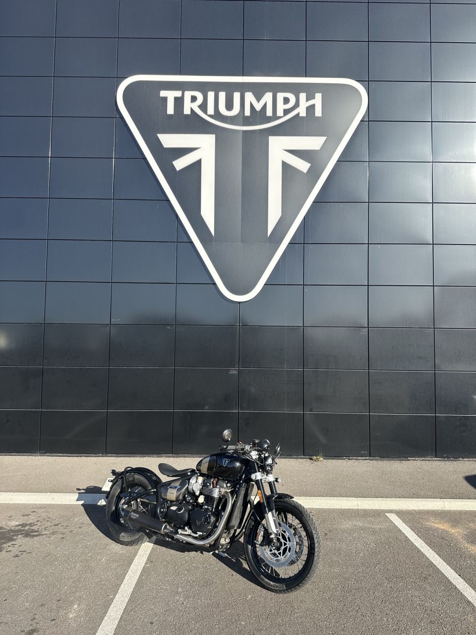 TRIUMPH BONNEVILLE BOBBER TFC 4
