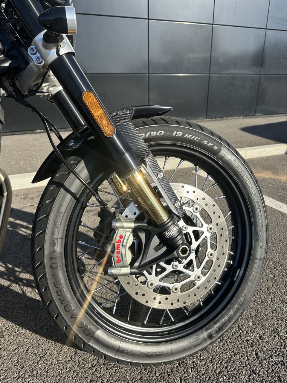 TRIUMPH BONNEVILLE BOBBER TFC 4