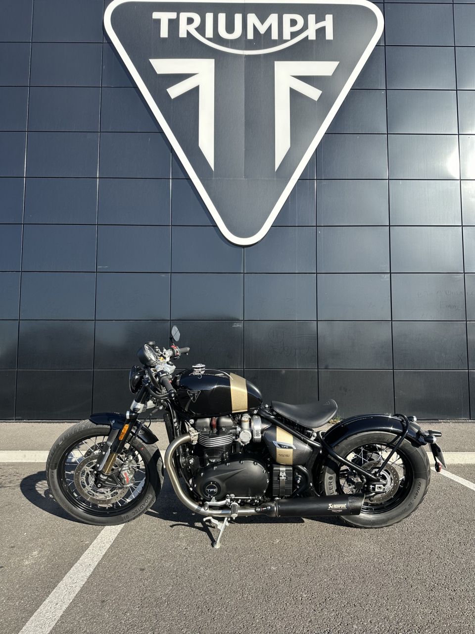 TRIUMPH BONNEVILLE BOBBER TFC 4