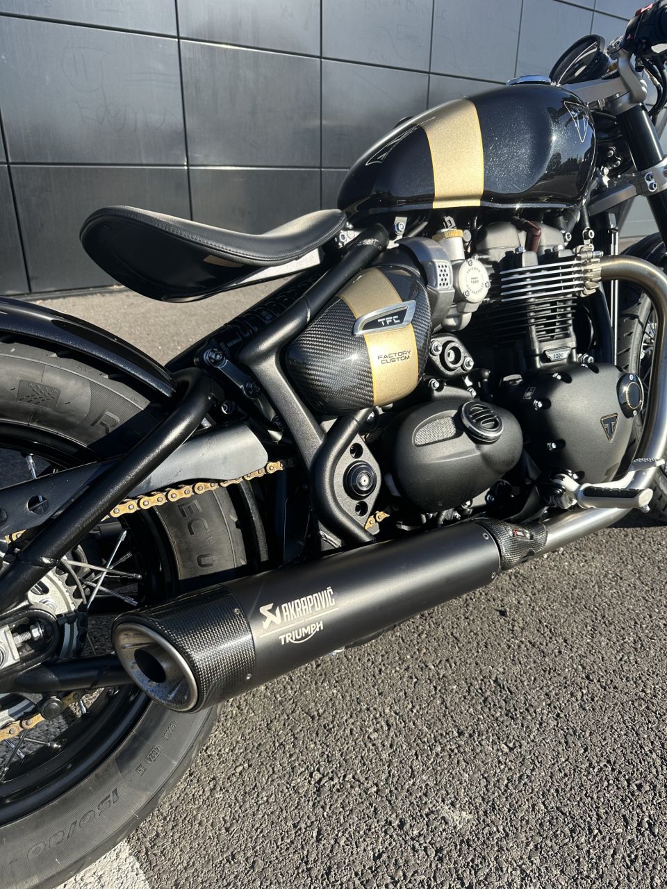 TRIUMPH BONNEVILLE BOBBER TFC 4