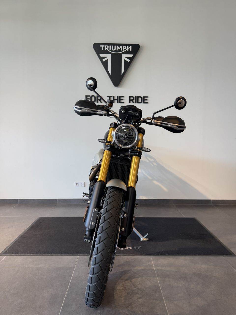 TRIUMPH SCRAMBLER 1200 XE 4