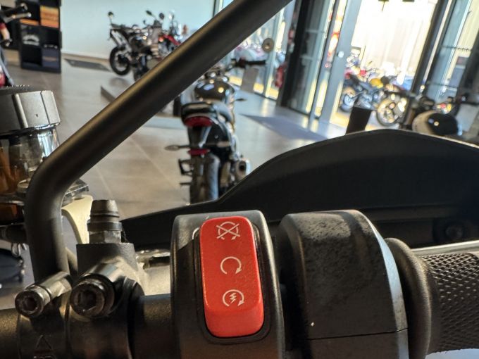 TRIUMPH SCRAMBLER 1200 XE 4