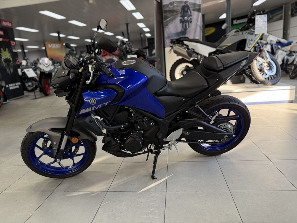 YAMAHA MT-03 4