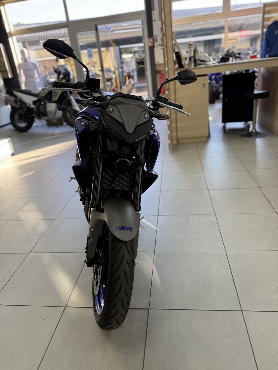 YAMAHA MT-03 4