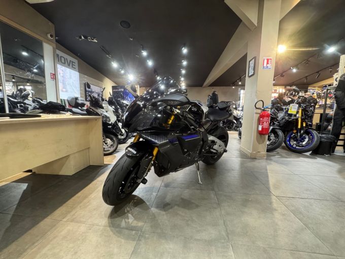 YAMAHA YZF 1000 R1 M 4