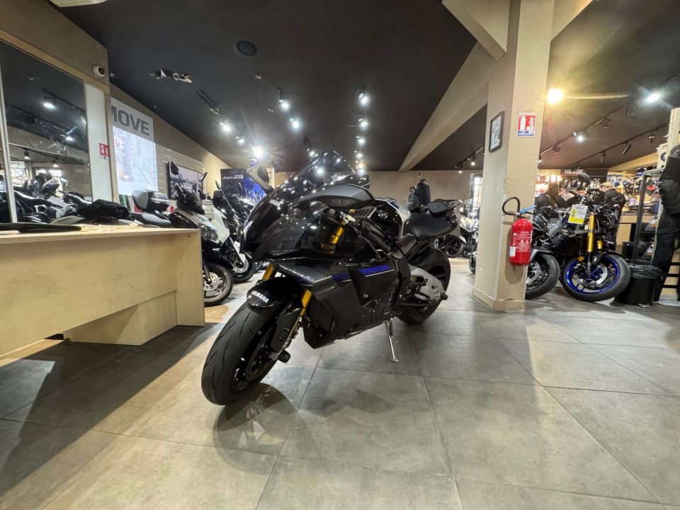 YAMAHA YZF 1000 R1 M 4