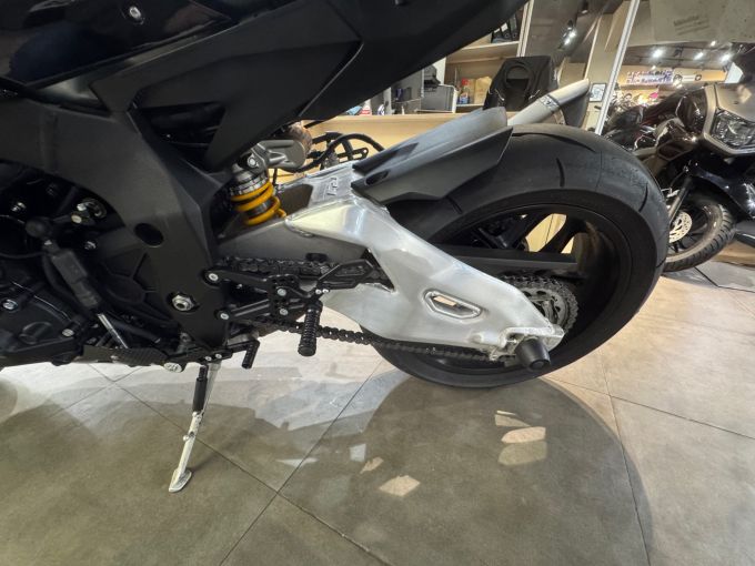 YAMAHA YZF 1000 R1 M 4