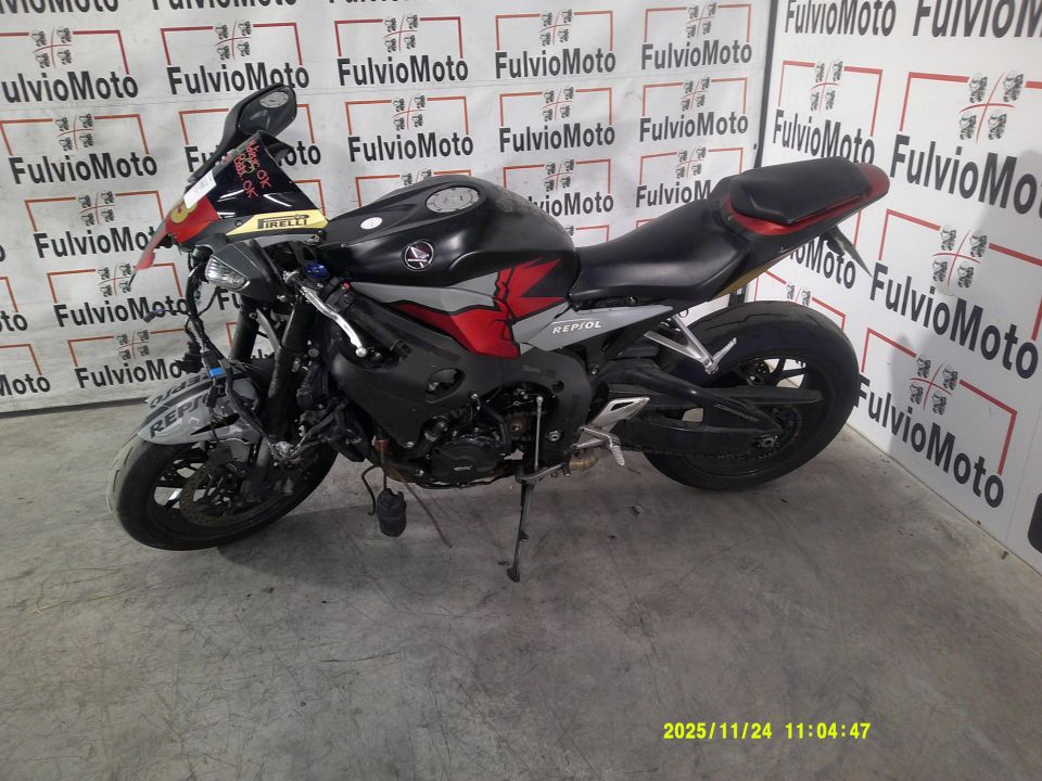 HONDA CBR 1000 RR REPSOL 4