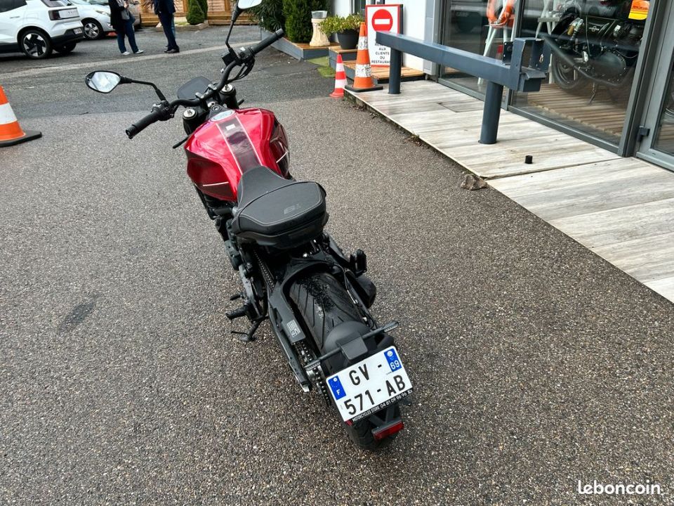 MOTO MORINI SEIEMMEZZO 650 4