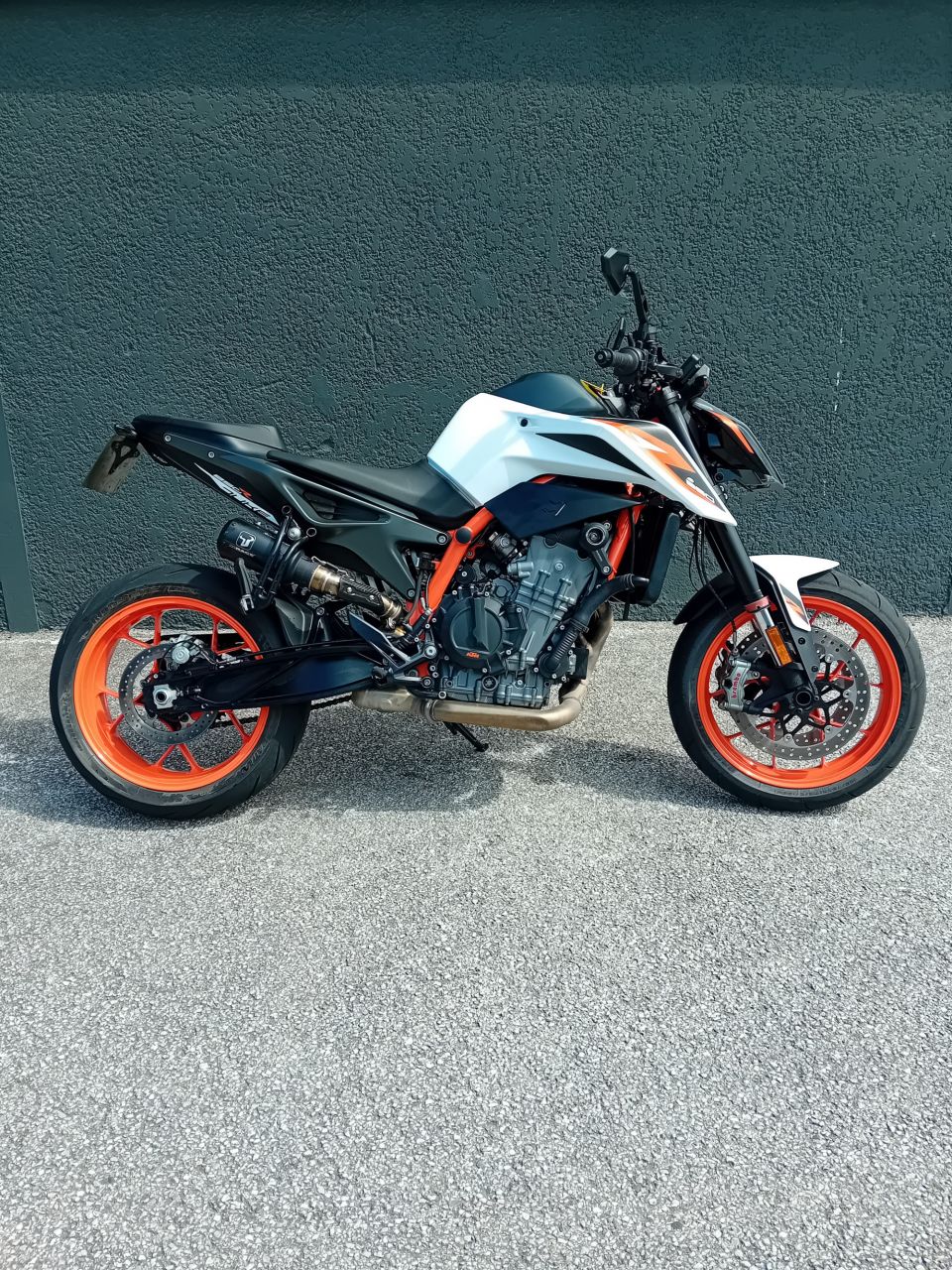 KTM 890 DUKE R 4